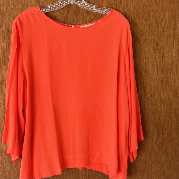 Women’s top. - Picture 4 of 4